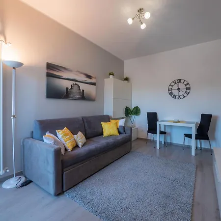 Xenia - Modern, Quiet And Cozy Milan