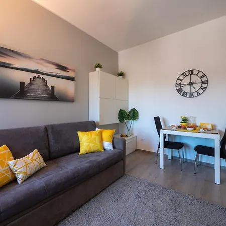 Xenia - Modern, Quiet And Cozy Apartment Milan